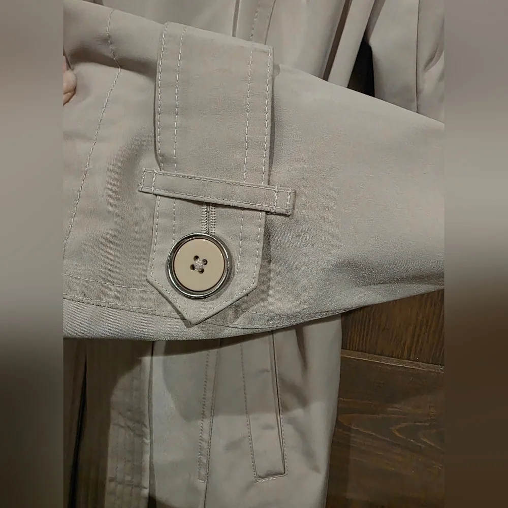 Jason Kole Women's Beige Belted Trench Coat Size Large - Picture 3 of 6
